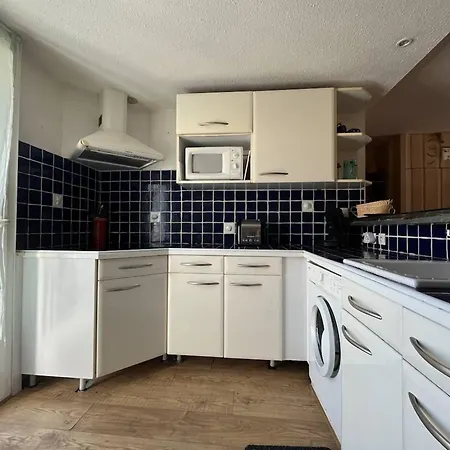 Holiday home Maison Climatisee A 2 Pas De La Avec Piscine Et Parking Prive, 6 Couchages - - Fr-1-229-486 Gruissan